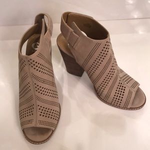 Gianni Bini Blocked Sandal
